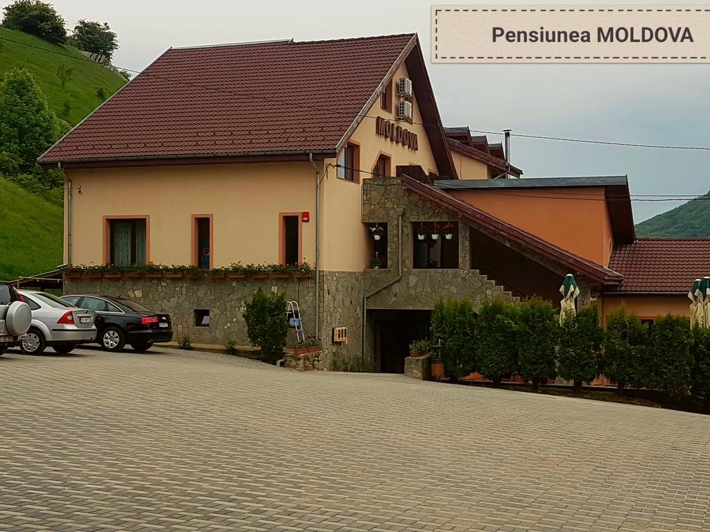 Pensiunea Moldova เปียตราเนียมซ์ ภายนอก รูปภาพ