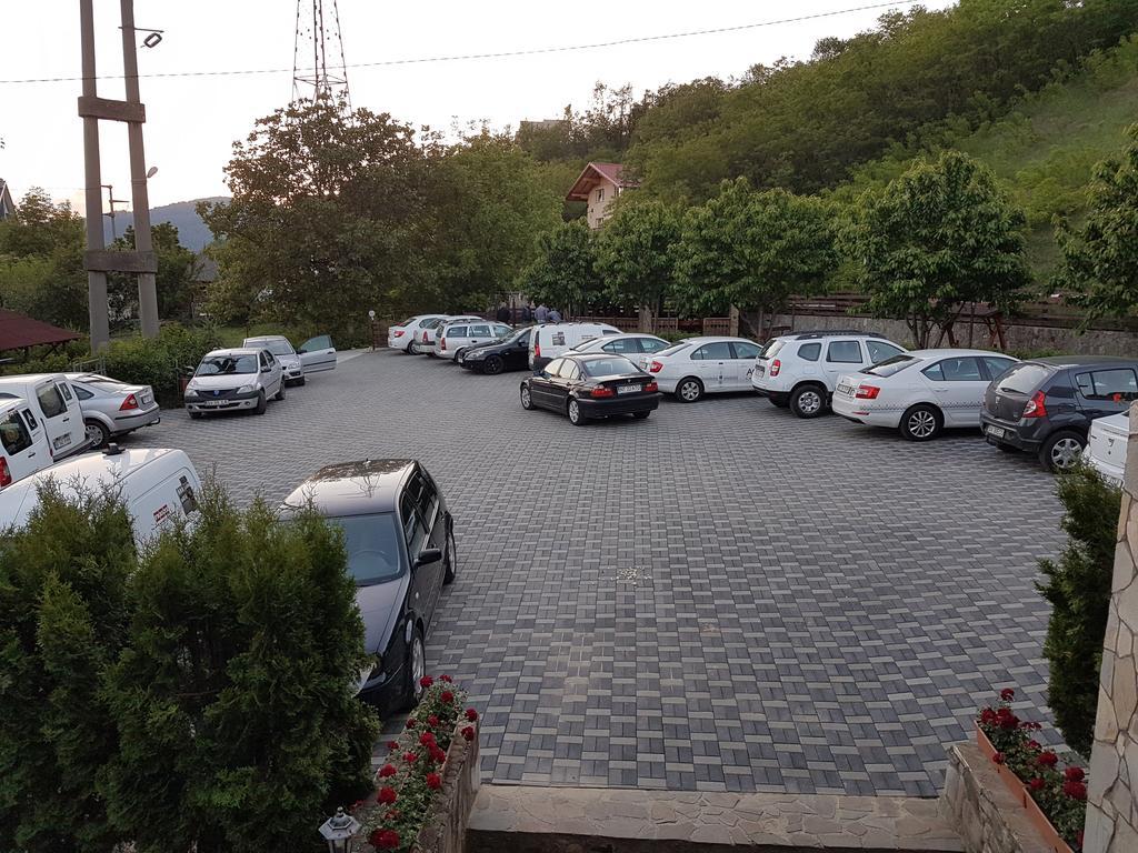 Pensiunea Moldova เปียตราเนียมซ์ ภายนอก รูปภาพ