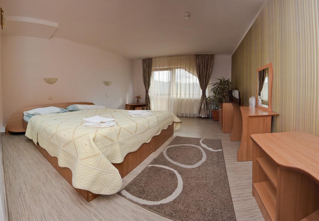 Pensiunea Moldova เปียตราเนียมซ์ ภายนอก รูปภาพ