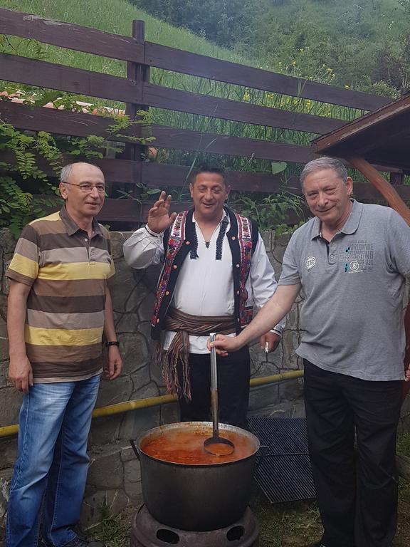 Pensiunea Moldova เปียตราเนียมซ์ ภายนอก รูปภาพ