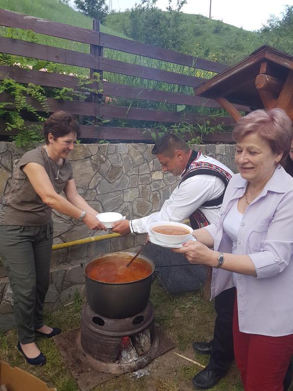 Pensiunea Moldova เปียตราเนียมซ์ ภายนอก รูปภาพ