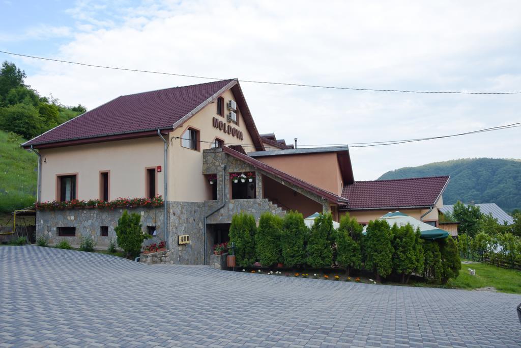 Pensiunea Moldova เปียตราเนียมซ์ ภายนอก รูปภาพ