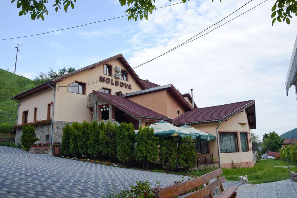 Pensiunea Moldova เปียตราเนียมซ์ ภายนอก รูปภาพ