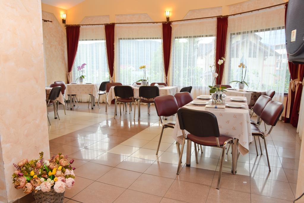 Pensiunea Moldova เปียตราเนียมซ์ ภายนอก รูปภาพ